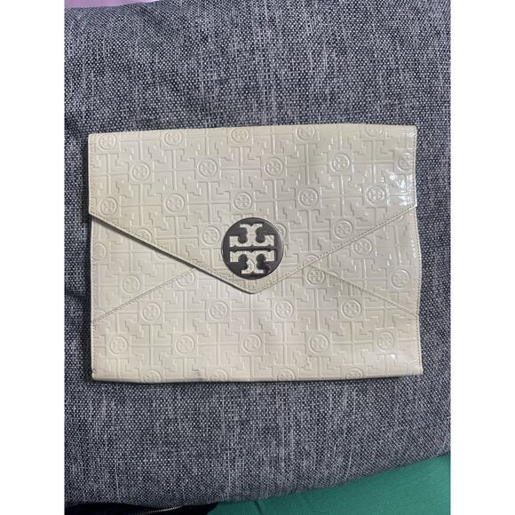 Tory Burch Cream Patent Leather Large Envelope Clutch Embossed TB Logo - Picture 1 of 9